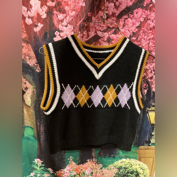 5 Super Cute Crop Tops (Check The Pictures) - Picture 8 of 11